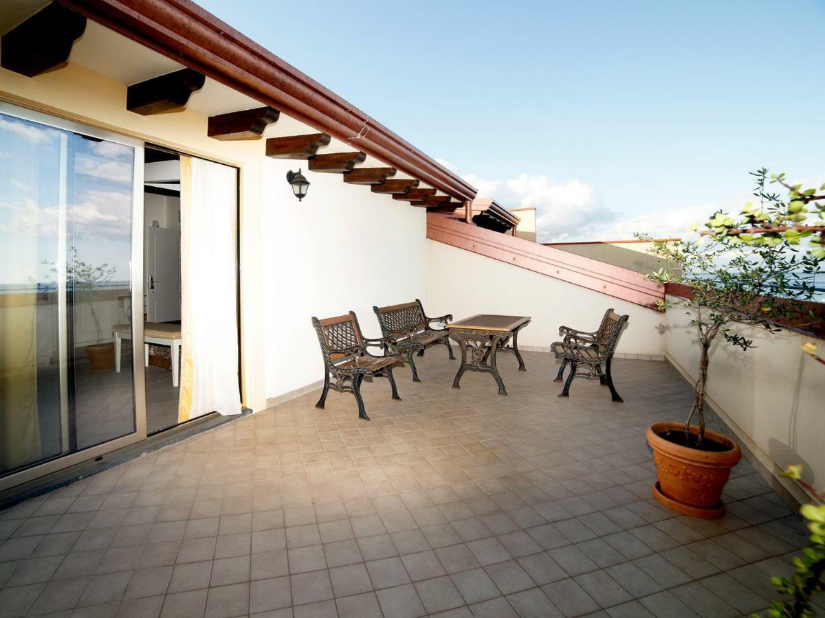 Marina Di Savoca Apartment *